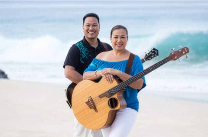 ハワイの男女デュオ「Kūpaoa」の写真